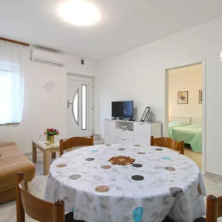 Lägenhet Viktorija 1828