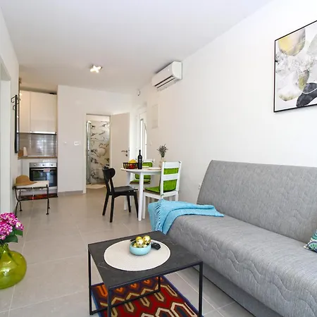 Apartment Viktorija 1828 *