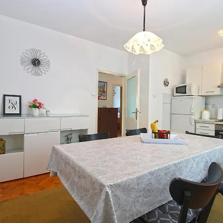 Viktorija 1828 Apartman Póla