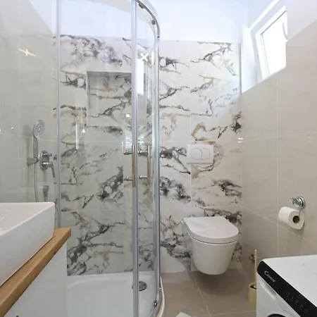 Apartment Viktorija 1828 *