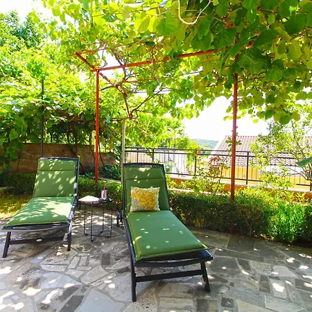 Viktorija 1828 Apartman Póla