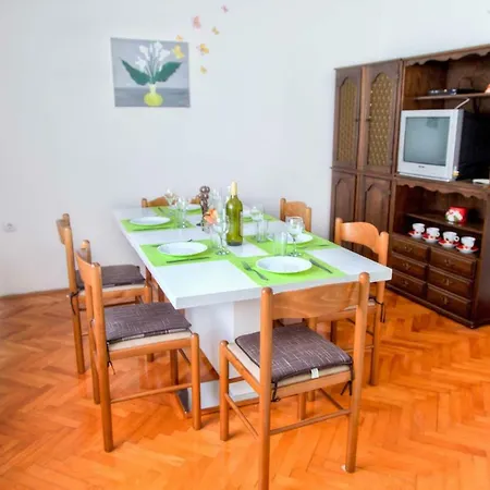 Viktorija 1828 Apartment