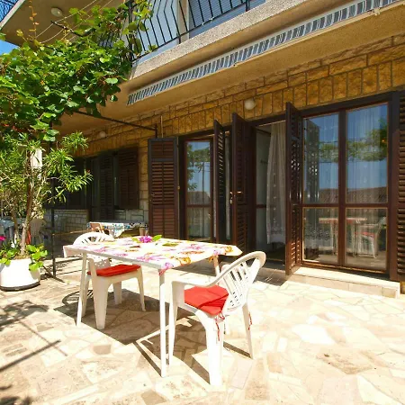 Apartment Viktorija 1828 *