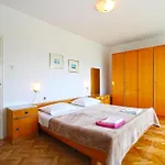 Viktorija 1828 *