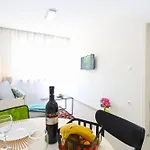 Viktorija 1828 *